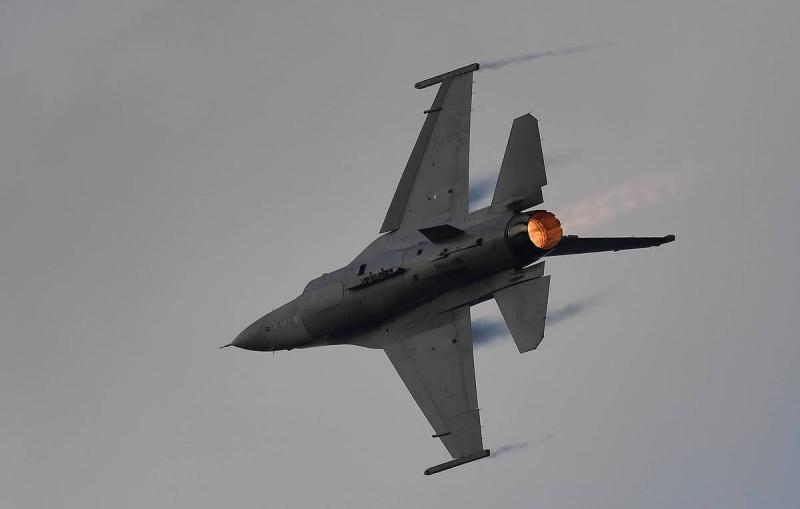 Yonhap: американский истребитель F-16 потерпел крушение в Желтом море в ходе учений