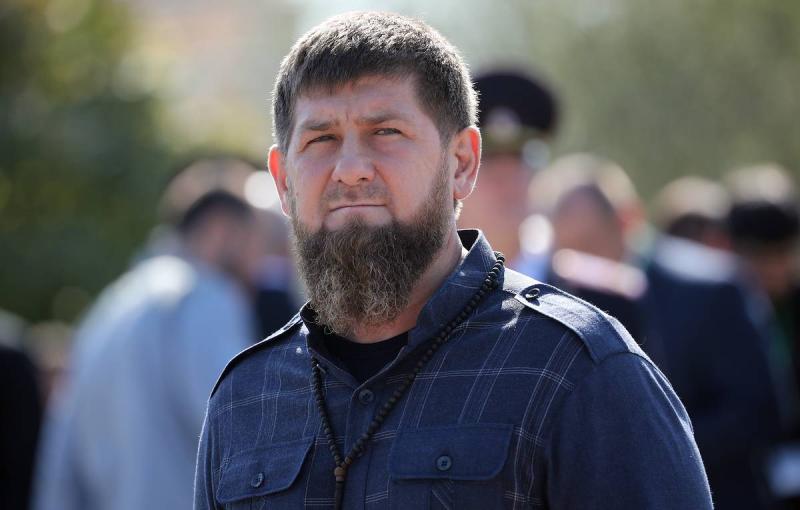 Кадыров сообщил, что костюмы для него создает старшая дочь