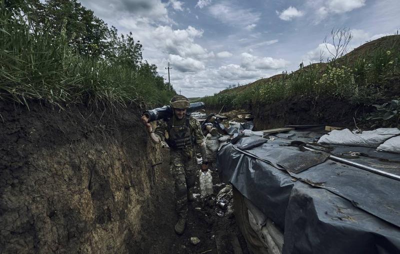 Press review: Ukraine crisis pivots on NATO summit and EU tries again to approve sanctions