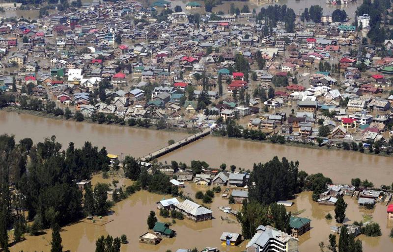 Число погибших при наводнениях на севере Индии увеличилось до 145