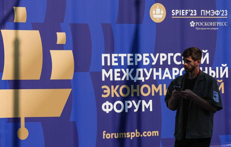 Press review: Russia hosts world as SPIEF begins and state visit lifts Moscow-Algiers ties