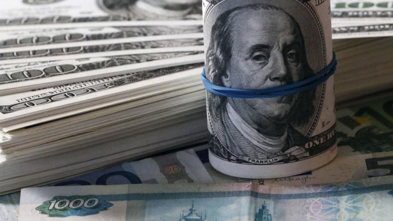 Курс доллара на открытии Мосбиржи вырос до 84,42 рубля