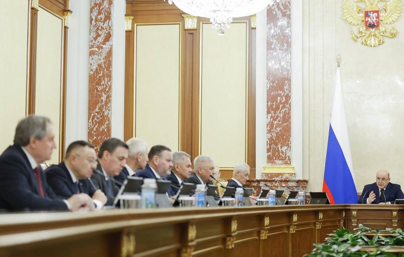 Мишустин назвал правительство командой Путина