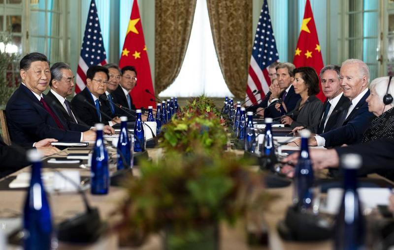 Байден заявил Си Цзиньпину, что США не откажутся от поставок оружия Тайваню