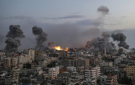 Press review: Israel, Palestine clash anew in Gaza and Kiev fears being left high and dry