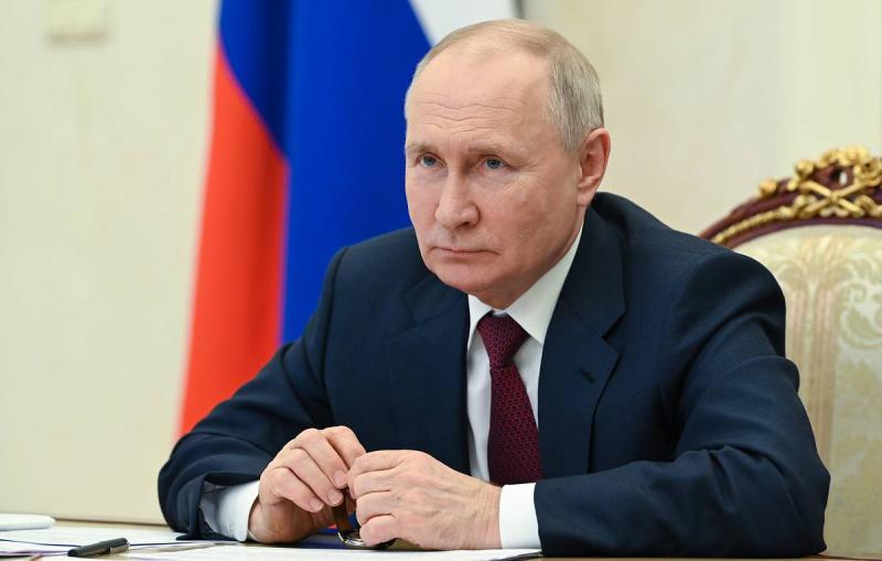 Путин продлил срок действия указа о мерах в ответ на санкции