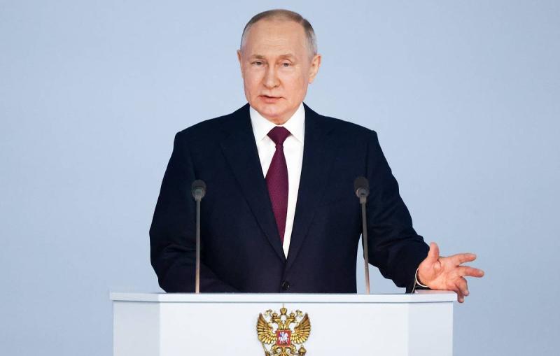 Путин поручил установить для участников СВО 14-дневный отпуск раз в полгода