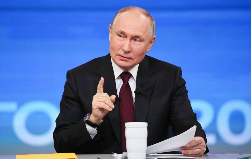 Путин заявил о сокращении внешнего долга России примерно на треть