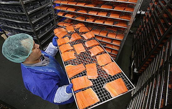Минфин США запретил импорт лосося, трески, минтая и краба из России