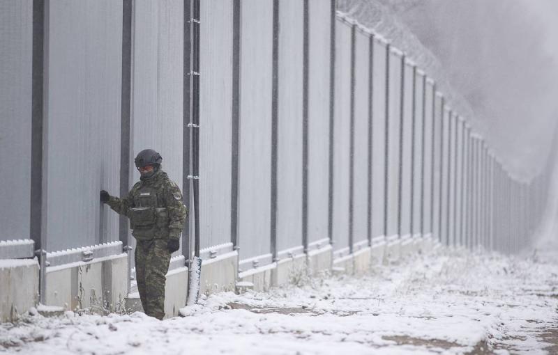 Польша усилит заграждение на границе с Белоруссией