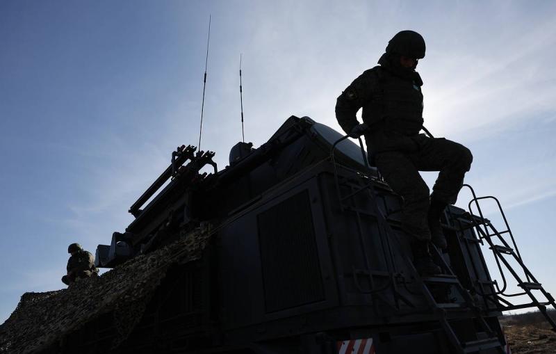 МО РФ заявило о попытке Киева атаковать объекты в Крыму, задействовав 17 беспилотников