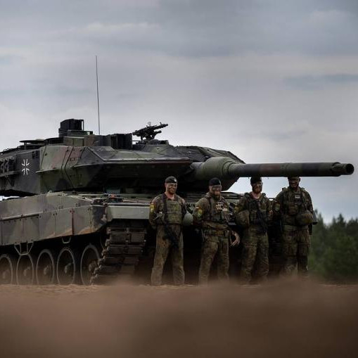 Press review: More tanks for Ukraine and Moscow rebuilding presence in Africa