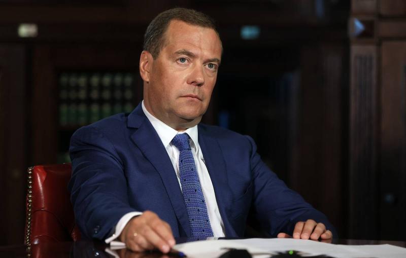 Медведев уверен, что без оружия и денег Запада Украина не просуществуют и дня