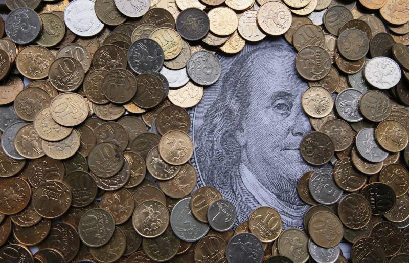 Курс рубля на Мосбирже отыграл утреннее падение в 3%