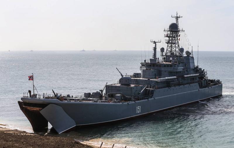 Шойгу доложил президенту о повреждении БДК "Новочеркасск" при ударе ВСУ по Феодосии