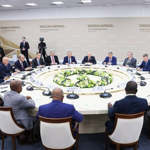 Press review: Putin meets with African summit guests and Kiev seeks NATO naval grain guard