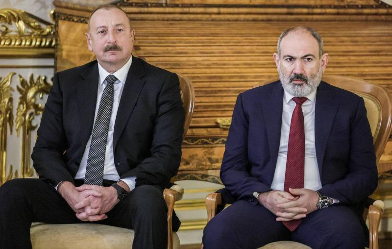 Песков назвал встречу Алиева и Пашиняна на полях саммита СНГ "кратким контактом на ногах"