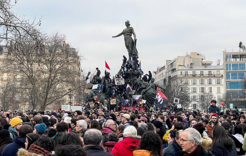 Число участников акций против пенсионной реформы во Франции увеличилось до 740 тыс.