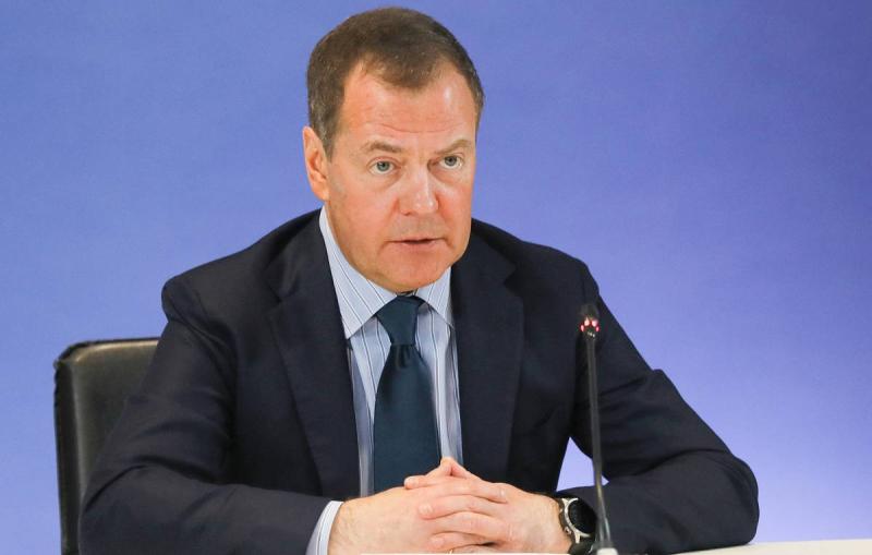 Медведев отреагировал на запрет Путину посещать Молдавию