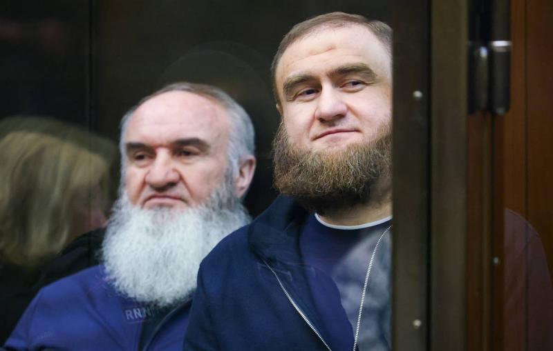 Суд оставил в силе пожизненный срок экс-сенатора Арашукова и его отца