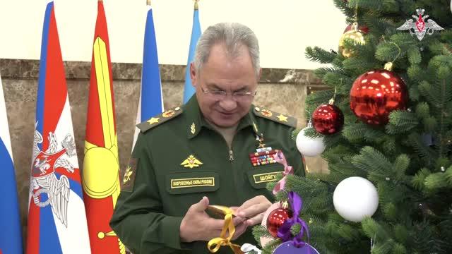 Шойгу исполнит желание девочки принять участие в параде на Красной площади