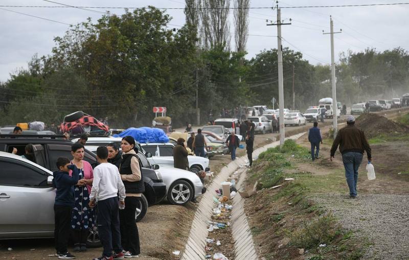 В Армению из Карабаха прибыли более 97 тыс. беженцев