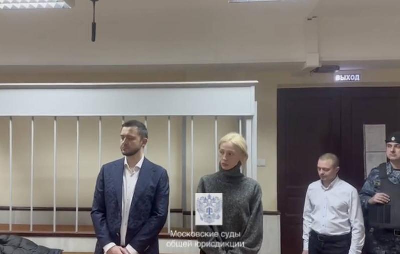 Ивлееву оштрафовали на 100 тыс. рублей за организацию "голой вечеринки"