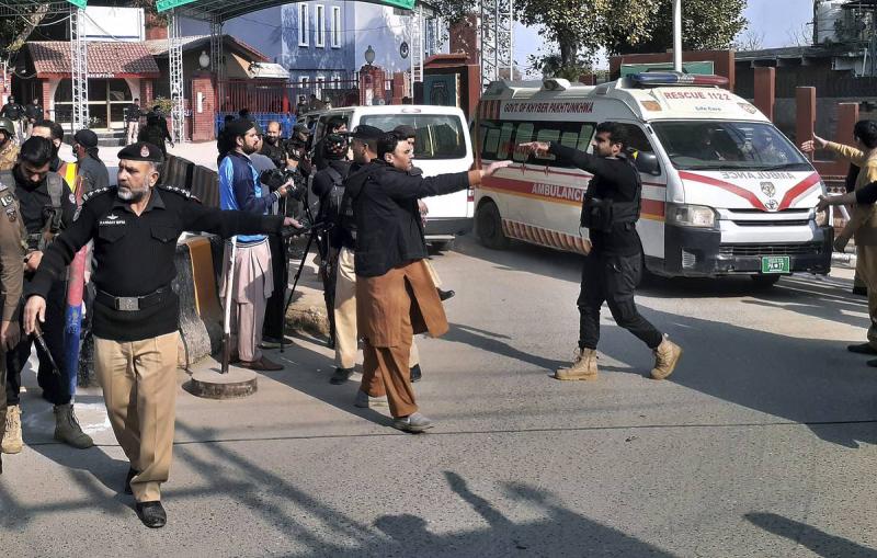 Число жертв нападения террориста-смертника в Пакистане выросло до 32