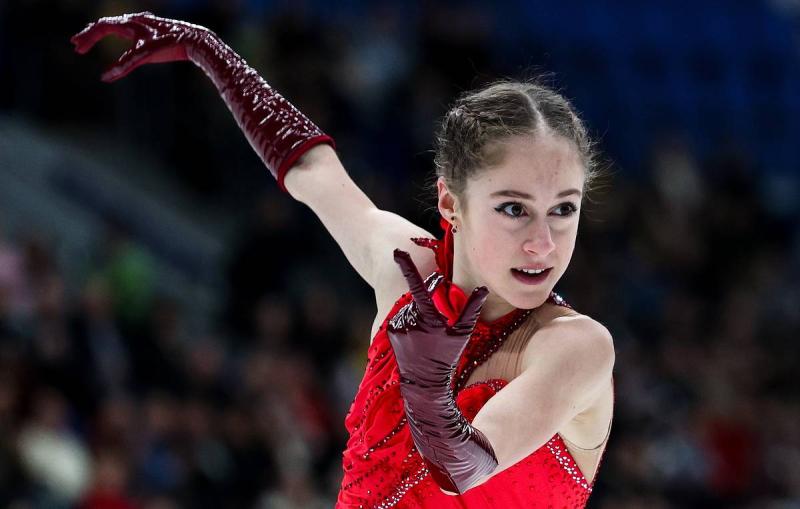 Фигуристка Алина Горбачева сообщила, что находится дома с тренером и матерью