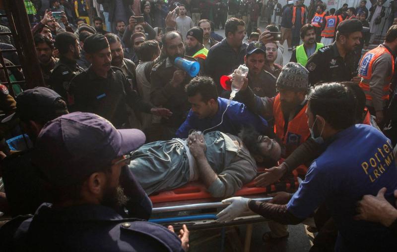 Число жертв нападения террориста-смертника в Пакистане увеличилось до 54