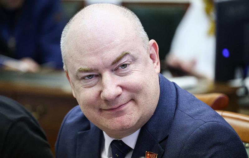 Лидер "Коммунистов России" подал документы в ЦИК для участия в выборах президента