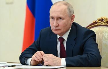 Президент вместе с детьми из "Движения первых" исполнил гимн России