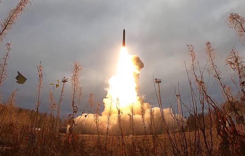 Минобороны РФ выполнило учебно-боевой пуск "Ярса" с космодрома Плесецк
