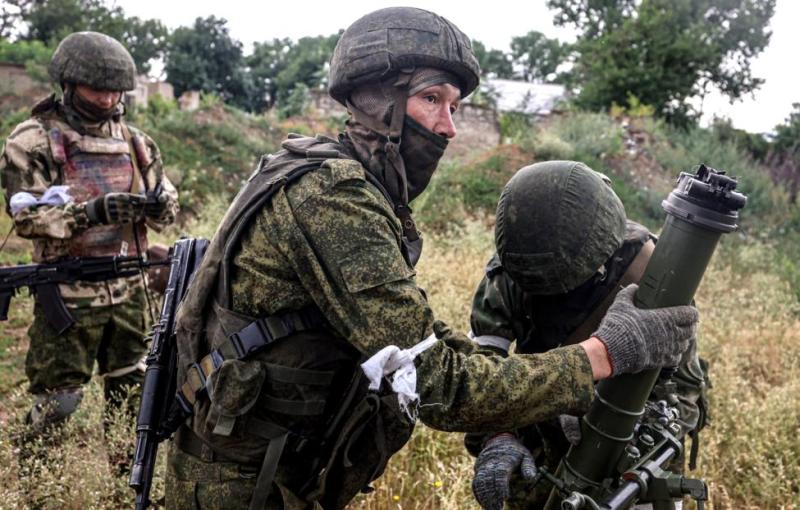 DM: все меньшее число украинцев желают идти на "войну Зеленского"