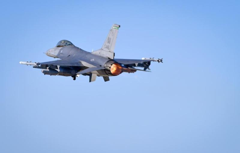 В Киеве обеспокоены, что F-16 на Украине могут повторить судьбу Су-27 в Миргороде