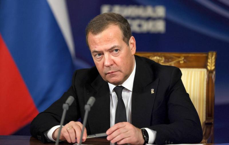 Медведев резко ответил на слова МИД Франции об ударе по Белгороду