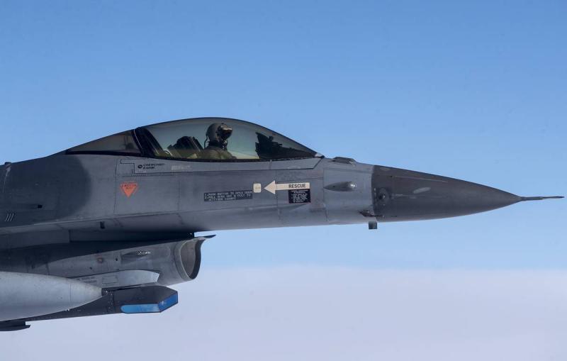 Нидерланды не ограничивают применение истребителей F-16 для ударов по России