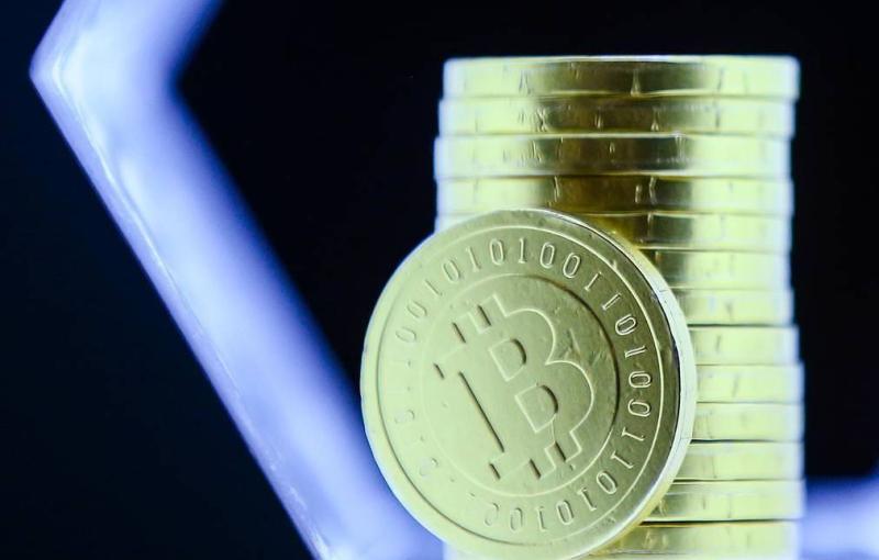 Цена биткойна впервые с 15 ноября 2021 года росла до $65 тыс.