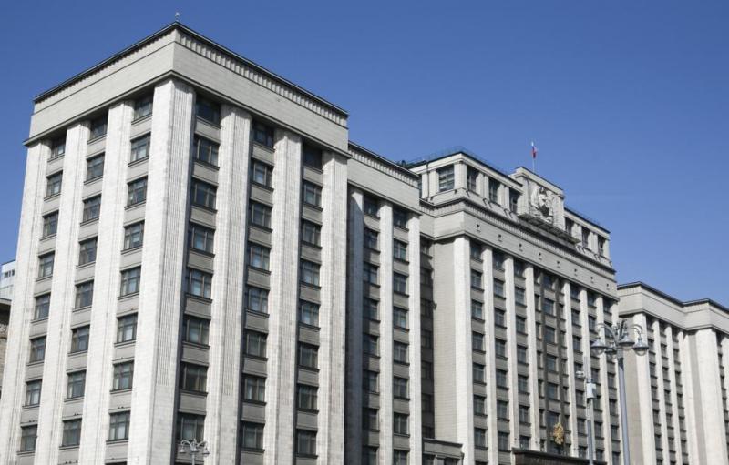 Госдума приняла закон, обязывающий парламентариев согласовывать выезд за рубеж
