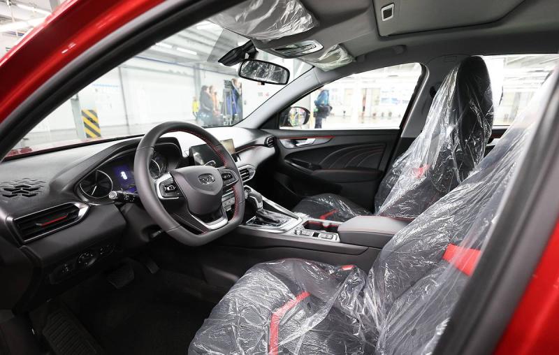 В России продажи новых автомобилей в 2023 году увеличились на 60%
