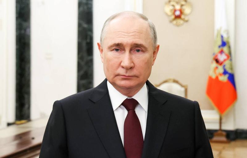Президент РФ поздравил женщин с наступающим 8 Марта