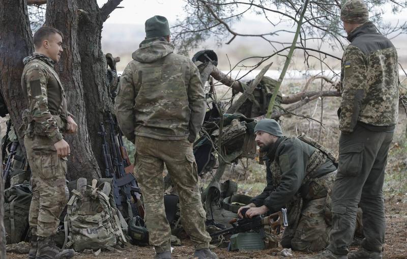 Представитель одного из украинских военкоматов призвал подростков вернуться в страну и встать на учет