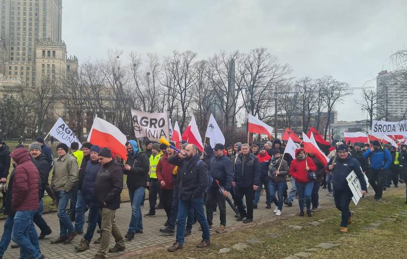 В Варшаве при столкновениях с фермерами пострадали 13 полицейских