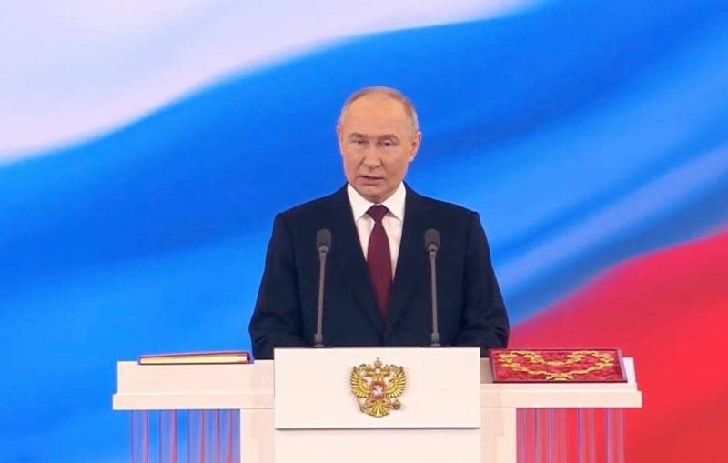 Путин назвал службу России огромной честью, обязанностью и священным долгом