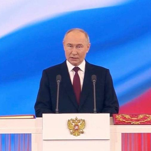 Путин назвал службу России огромной честью, обязанностью и священным долгом