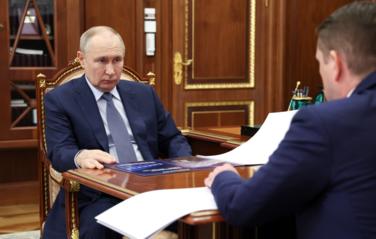 Путин поручил исправить ситуацию с задержкой строительства судов по "квотам под киль"