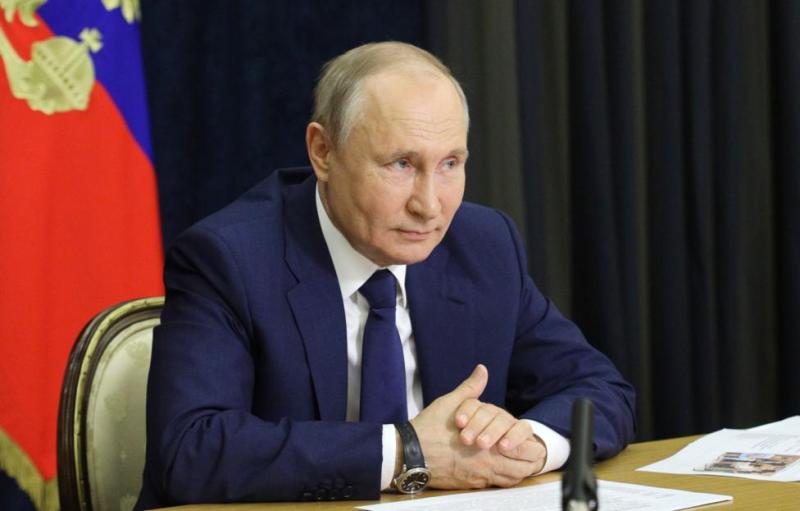Путин назвал укрепление семьи приоритетным направлением для государства
