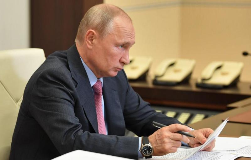 Президент РФ подписал закон об индексации пенсий работающим пенсионерам с 2025 года
