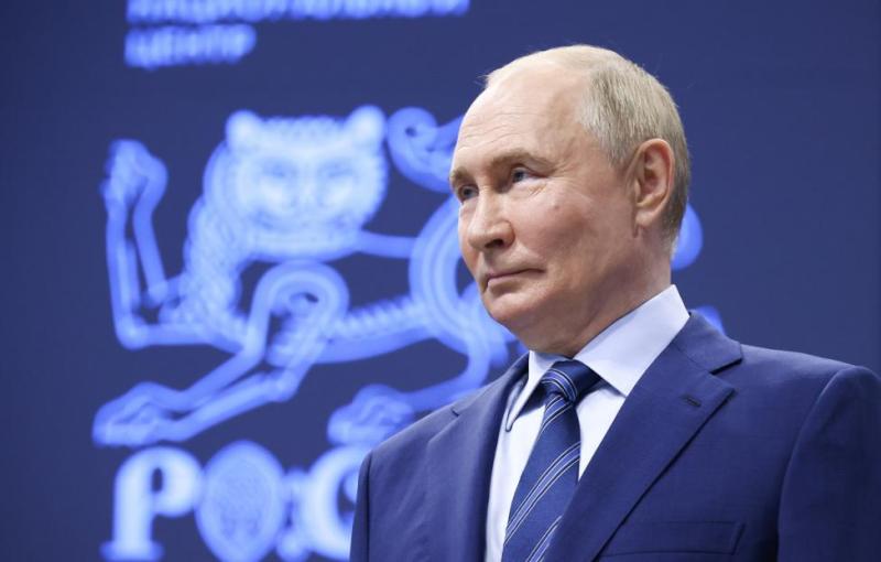 Путин поручил наладить систему отпусков для участников СВО