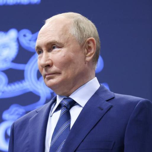 Путин поручил наладить систему отпусков для участников СВО